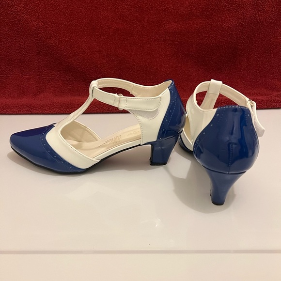 Angel Steps Layla T-Strap, Royal Blue/White Patent shoes; Size 7.5 Medium - Picture 5 of 12